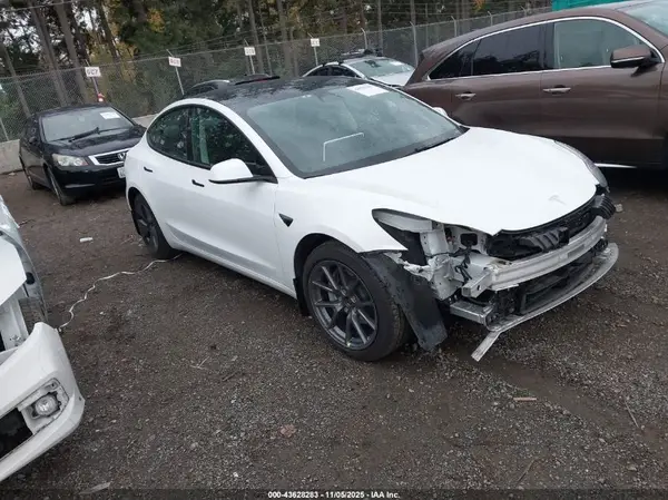 5YJ3E1EB3MF003111 2021 TESLA MODEL 3 - Image 1