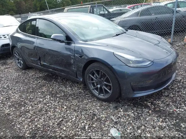 5YJ3E1EB3MF037968 2021 TESLA MODEL 3 - Image 1
