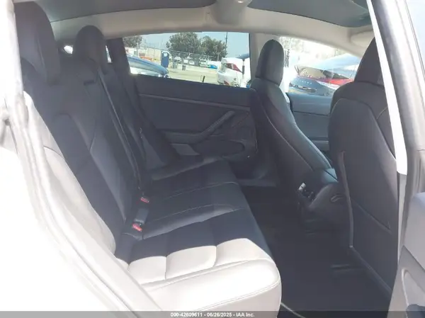 5YJ3E1EB3MF064863 2021 TESLA MODEL 3 - Image 8