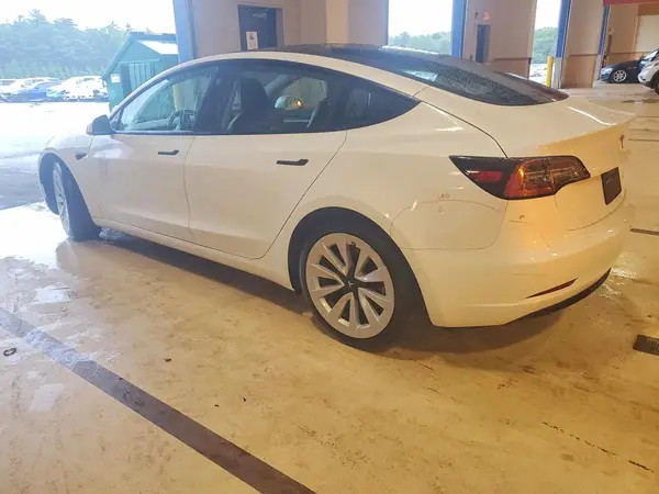5YJ3E1EB3MF065396 2021 TESLA MODEL 3 - Image 2