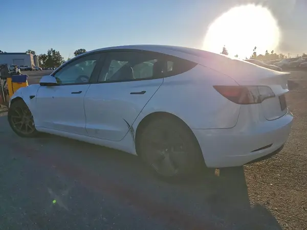 5YJ3E1EB3MF070582 2021 TESLA MODEL 3 - Image 2
