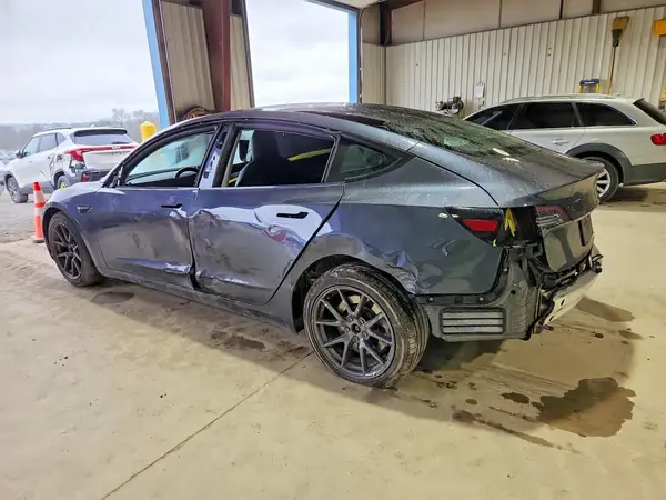 5YJ3E1EB3MF852719 2021 TESLA MODEL 3 - Image 2
