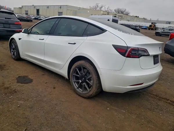 5YJ3E1EB3MF919206 2021 TESLA MODEL 3 - Image 2