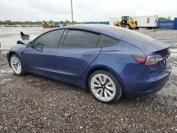 5YJ3E1EB3MF980135 2021 TESLA MODEL 3 - Image 2
