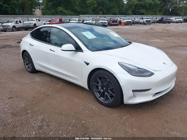 5YJ3E1EB3MF993080 2021 TESLA MODEL 3 - Image 1