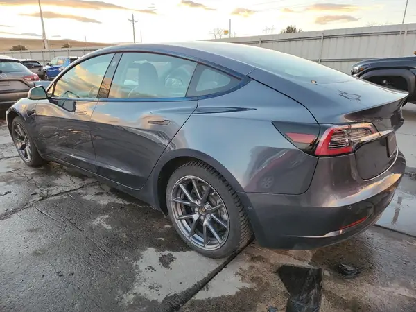 5YJ3E1EB3NF106739 2022 TESLA MODEL 3 - Image 2