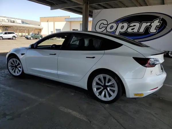 5YJ3E1EB3NF130121 2022 TESLA MODEL 3 - Image 2
