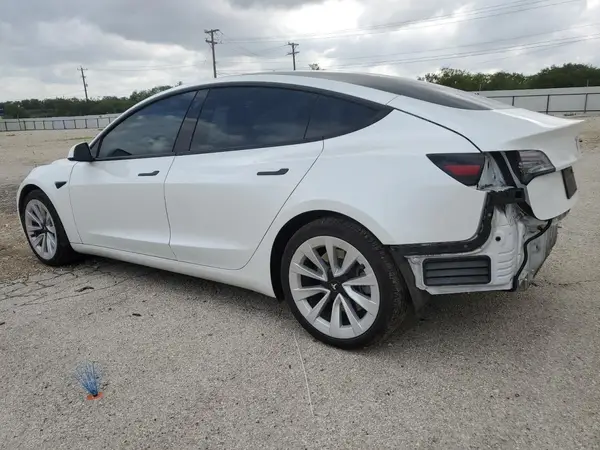 5YJ3E1EB3NF131334 2022 TESLA MODEL 3 - Image 2