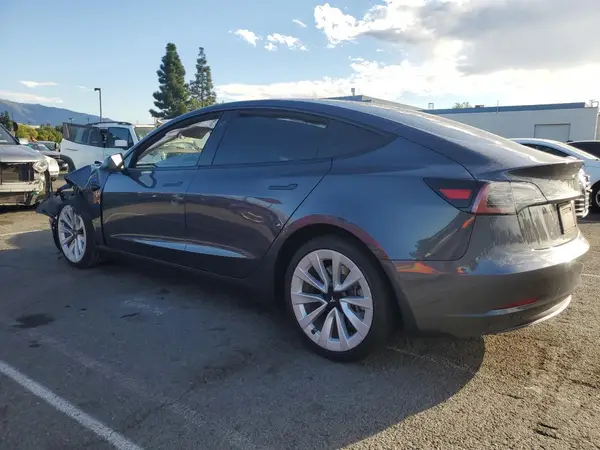 5YJ3E1EB3NF134864 2022 TESLA MODEL 3 - Image 2