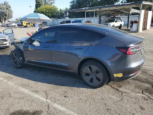 5YJ3E1EB3NF137005 2022 TESLA MODEL 3 - Image 2