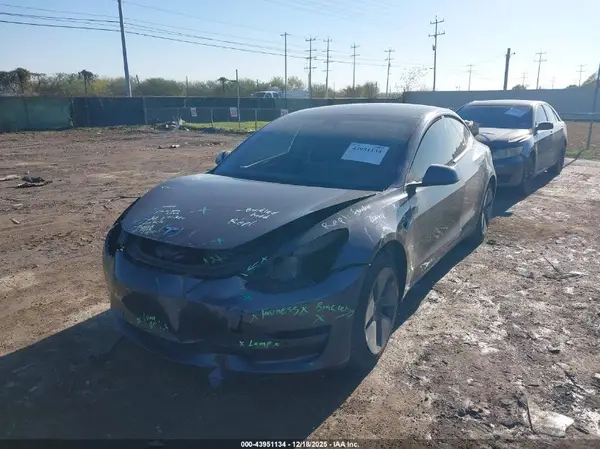 5YJ3E1EB3NF183353 2022 TESLA MODEL 3 - Image 2