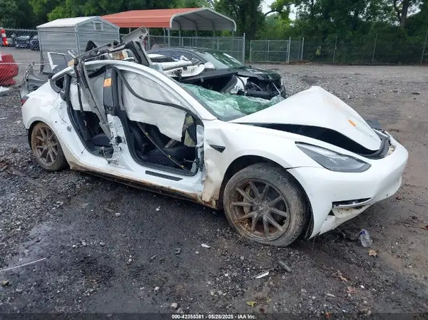 5YJ3E1EB3NF186902 2022 TESLA MODEL 3 - Image 1