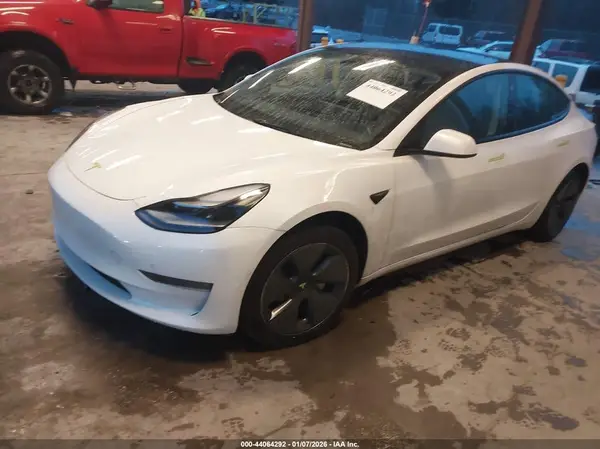 5YJ3E1EB3NF240747 2022 TESLA MODEL 3 - Image 2