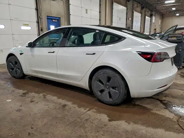 5YJ3E1EB3NF243549 2022 TESLA MODEL 3 - Image 2