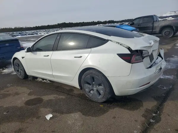 5YJ3E1EB3NF260027 2022 TESLA MODEL 3 - Image 2