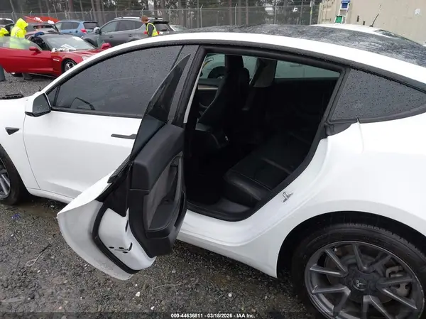 5YJ3E1EB3NF261307 2022 TESLA MODEL 3 - Image 8