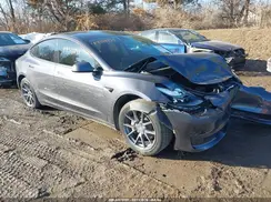 5YJ3E1EB3NF264076 2022 TESLA MODEL 3