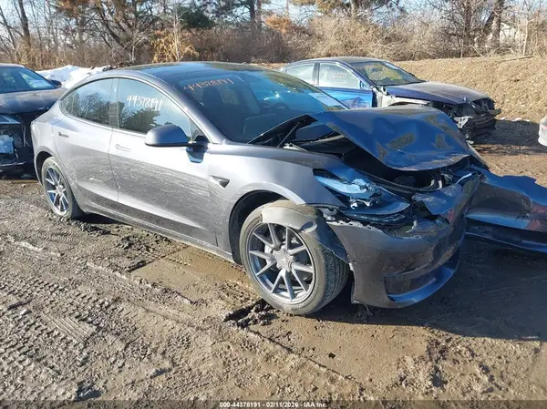 5YJ3E1EB3NF264076 2022 TESLA MODEL 3 - Image 1