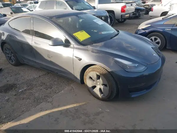 5YJ3E1EB3NF264532 2022 TESLA MODEL 3 - Image 1