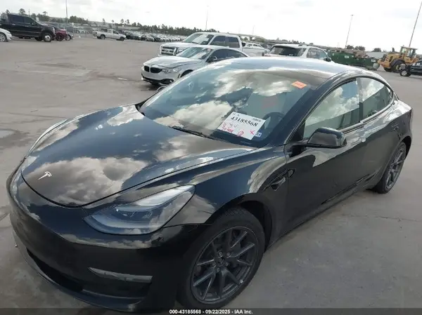 5YJ3E1EB3NF269827 2022 TESLA MODEL 3 - Image 2