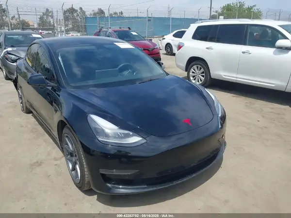 5YJ3E1EB3NF273165 2022 TESLA MODEL 3 - Image 1
