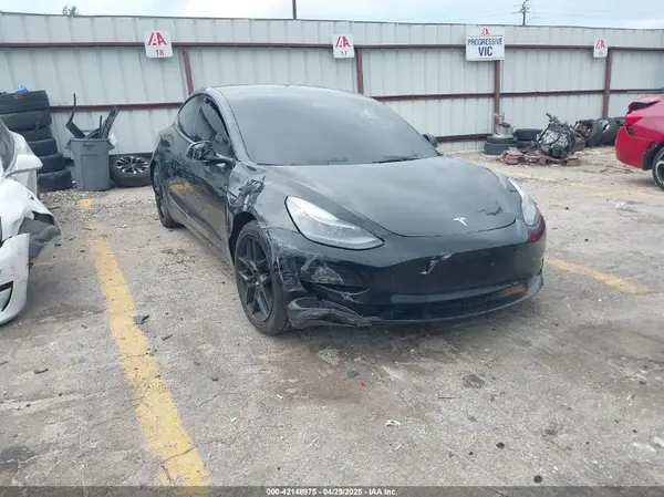 5YJ3E1EB3NF289057 2022 TESLA MODEL 3 - Image 1