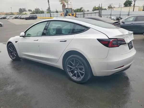 5YJ3E1EB3NF297045 2022 TESLA MODEL 3 - Image 2