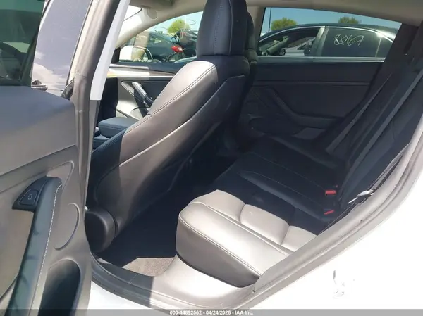5YJ3E1EB3NF298471 2022 TESLA MODEL 3 - Image 8
