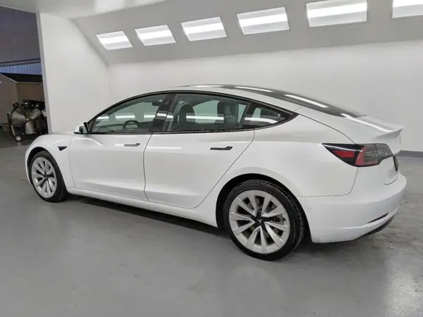 5YJ3E1EB3NF300588 2022 TESLA MODEL 3 - Image 2