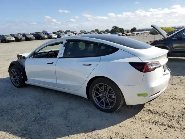 5YJ3E1EB3NF326530 2022 TESLA MODEL 3 - Image 2