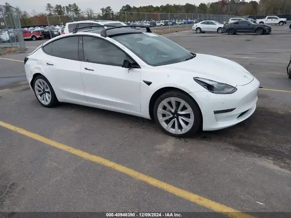 5YJ3E1EB3NF356854 2022 TESLA MODEL 3 - Image 1