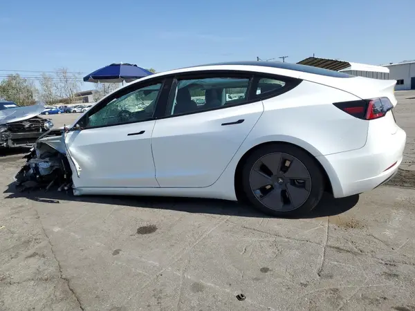 5YJ3E1EB3NF360497 2022 TESLA MODEL 3 - Image 2