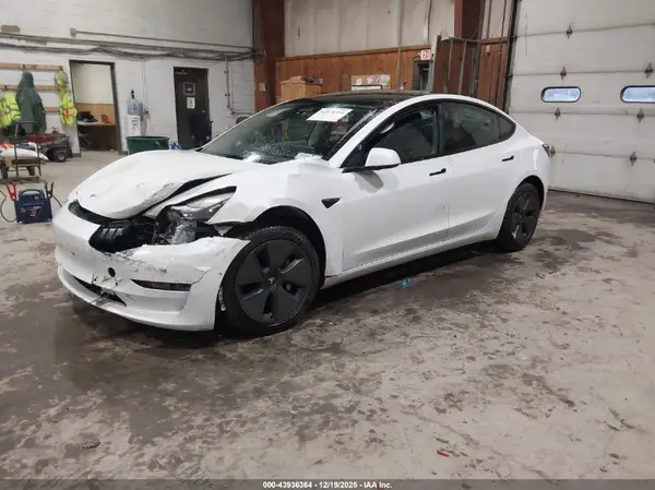 5YJ3E1EB3NF360810 2022 TESLA MODEL 3 - Image 2