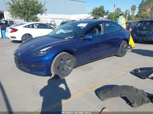 5YJ3E1EB3NF366381 2022 TESLA MODEL 3 - Image 2
