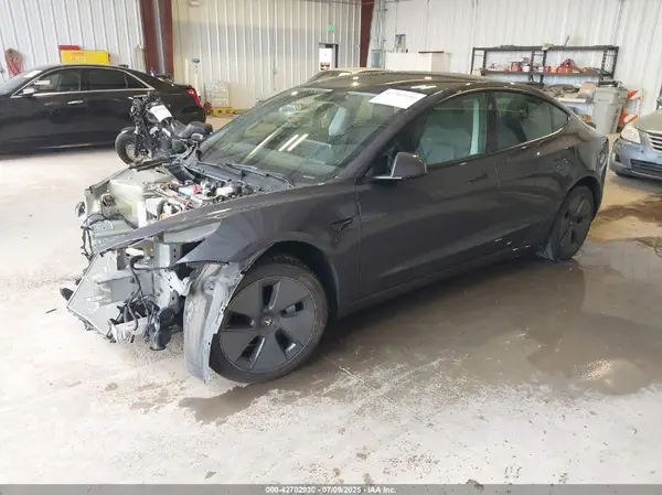 5YJ3E1EB3PF387895 2023 TESLA MODEL 3 - Image 2