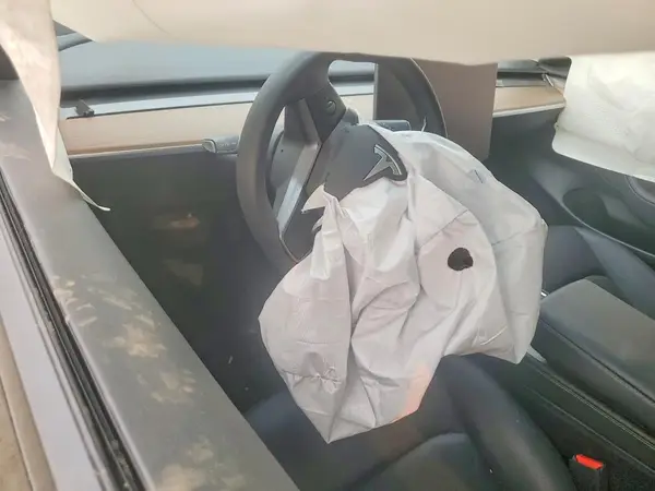 5YJ3E1EB3PF390943 2023 TESLA MODEL 3 - Image 8