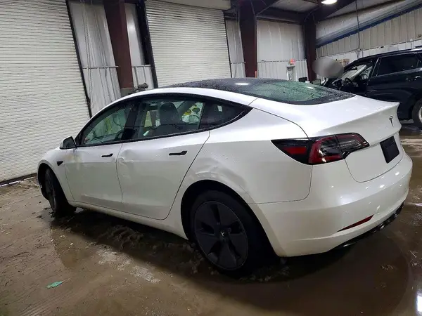5YJ3E1EB3PF392689 2023 TESLA MODEL 3 - Image 2