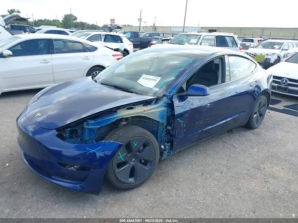 5YJ3E1EB3PF392742 2023 TESLA MODEL 3 - Image 2