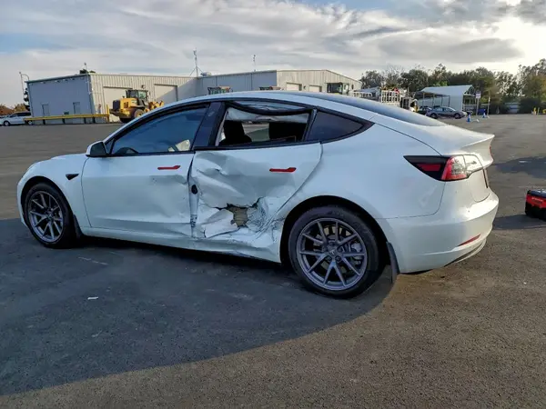 5YJ3E1EB3PF611375 2023 TESLA MODEL 3 - Image 2