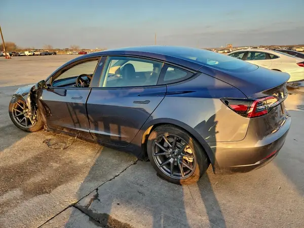 5YJ3E1EB3PF617578 2023 TESLA MODEL 3 - Image 2