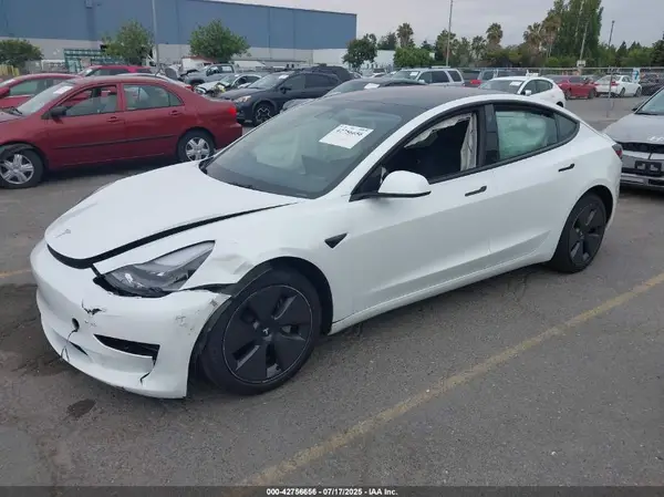 5YJ3E1EB3PF634557 2023 TESLA MODEL 3 - Image 2