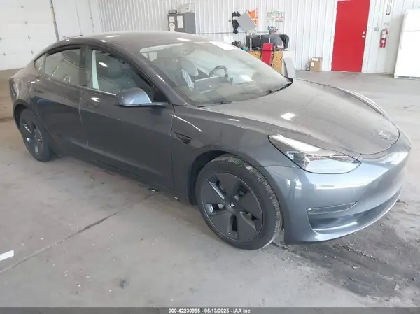 5YJ3E1EB3PF670975 2023 TESLA MODEL 3 - Image 1