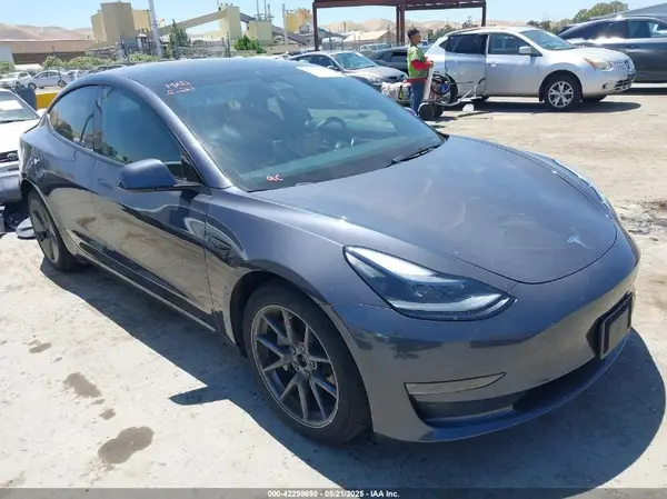 5YJ3E1EB3PF698548 2023 TESLA MODEL 3 - Image 1