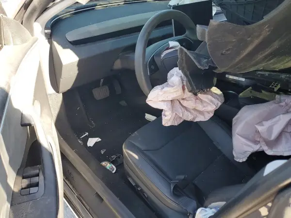 5YJ3E1EB3RF717165 2024 TESLA MODEL 3 - Image 8