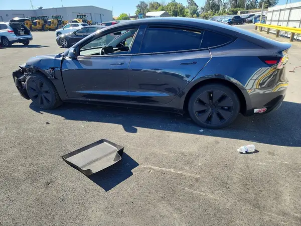 5YJ3E1EB3RF735584 2024 TESLA MODEL 3 - Image 2