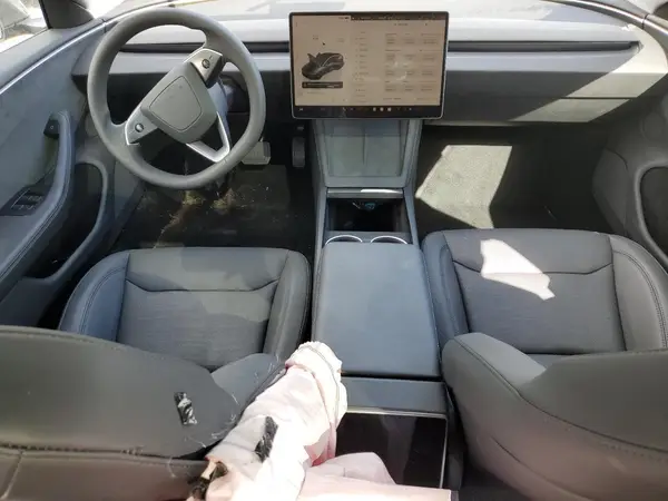 5YJ3E1EB3RF755026 2024 TESLA MODEL 3 - Image 8