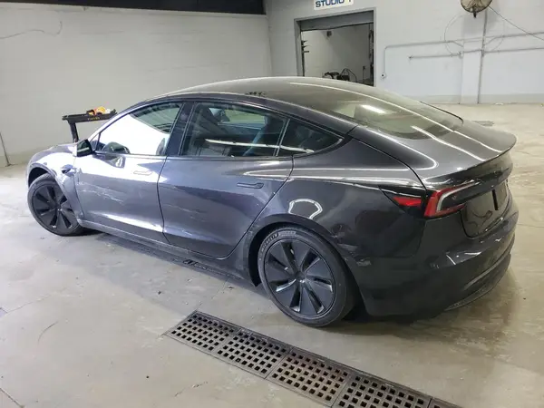 5YJ3E1EB3RF795963 2024 TESLA MODEL 3 - Image 2