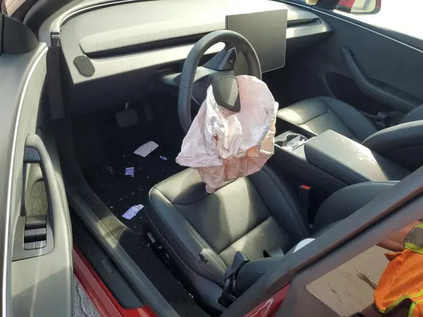 5YJ3E1EB3RF813877 2024 TESLA MODEL 3 - Image 8