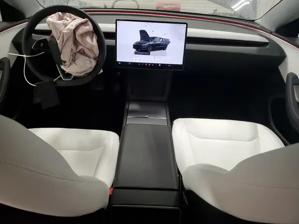 5YJ3E1EB3SF025431 2025 TESLA MODEL 3 - Image 8