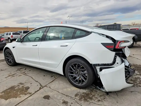 5YJ3E1EB3SF034016 2025 TESLA MODEL 3 - Image 2